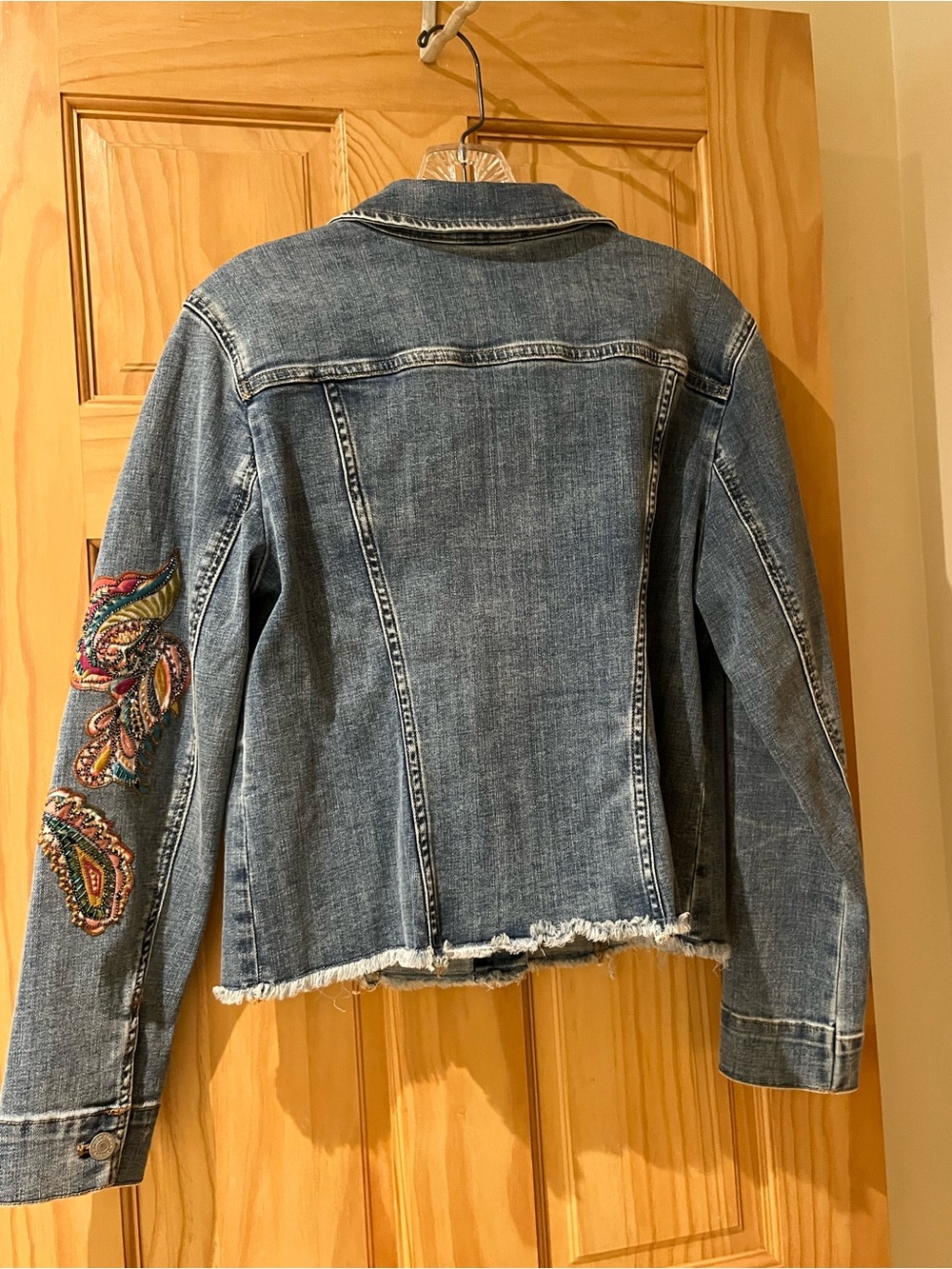 CHICOS Embroidered Denim Jacket sz 1 (8) - Picture 2 of 10